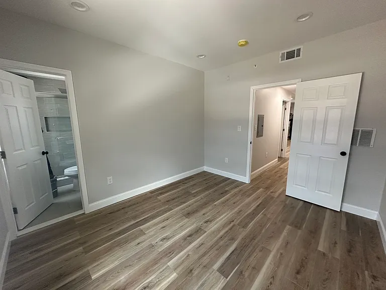 3733 Lancaster Ave — Photo 5