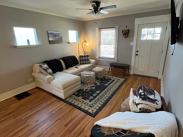 1842 S Franklin St — Photo 2