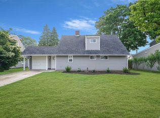 21 Silversmith Ln, Levittown, NY 11756