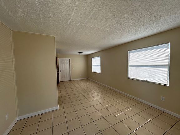4th image of 2853 Willow Ave APT A