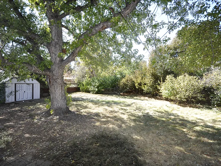 3391 S Holly St — Photo 2