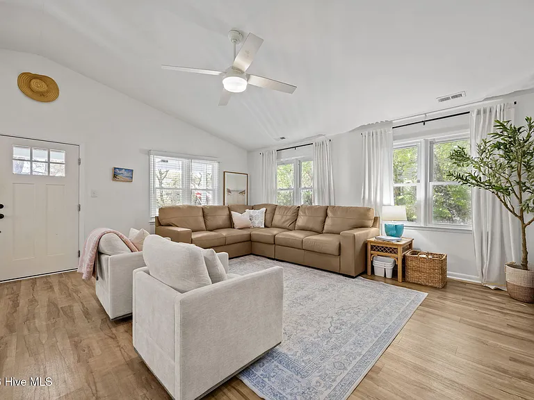 111 Ocean Oaks Dr — Photo 8