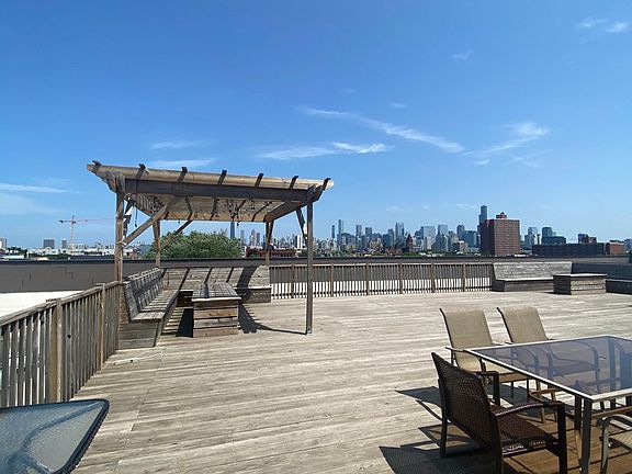 5th image of 1023 N Ashland Ave #305