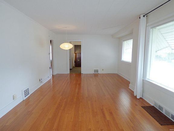 5th image of 946 S 33rd St