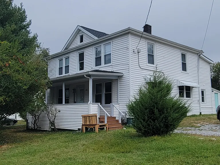 212 Summit St #B — Photo 1
