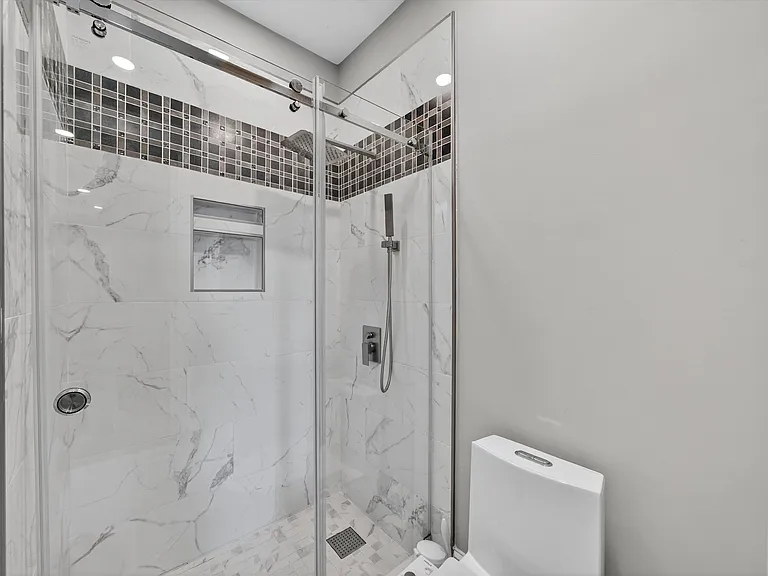 70 Sherman Pl — Photo 18