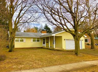 562 Russell Rd, Dekalb, IL 60115