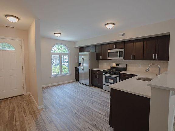 3rd image of 94 Gauldy Ave