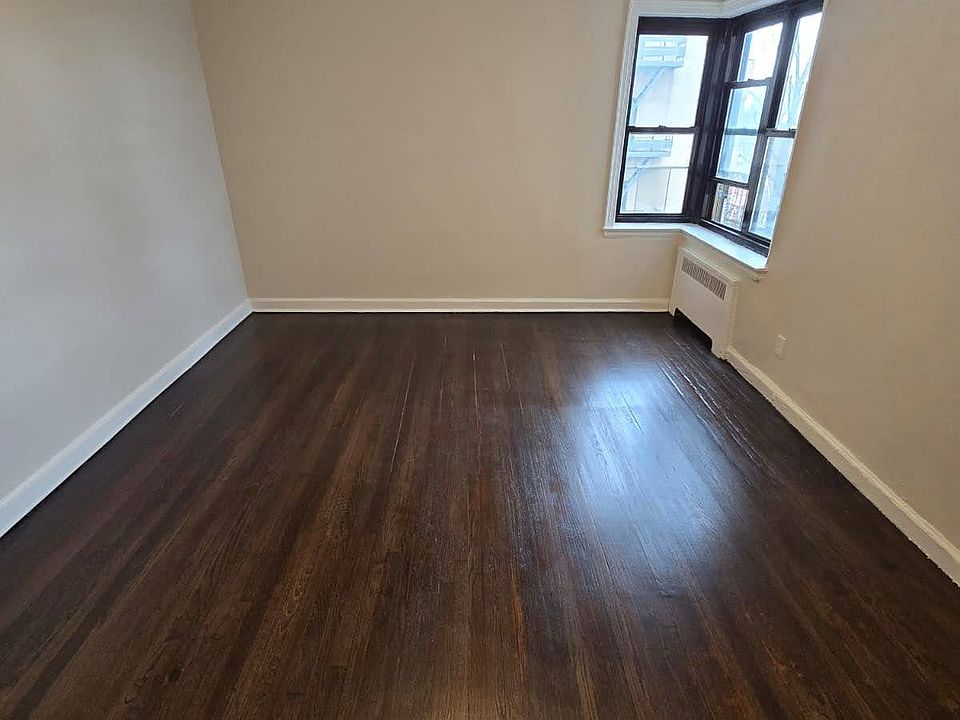 1st image of 25-26 Van Velsor Pl #4