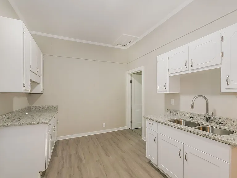 725 Williams St — Photo 8