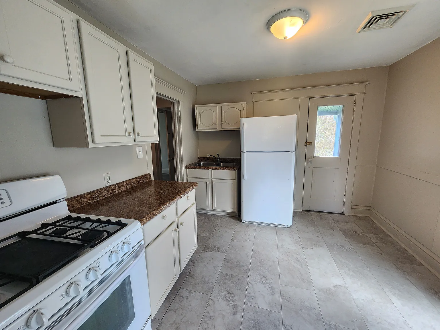 1506 Bever Ave SE — Photo 2