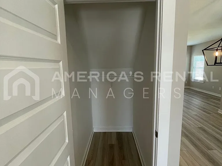 55 Kings Way — Photo 16