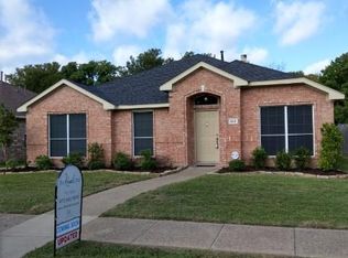 813 Parker Dr, Mesquite, TX 75181