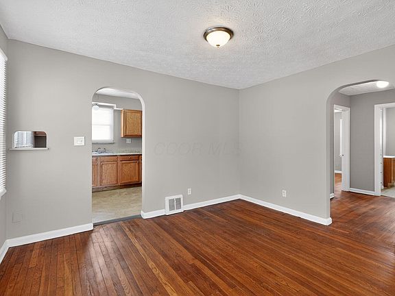 4th image of 1568 Oakwood Ave