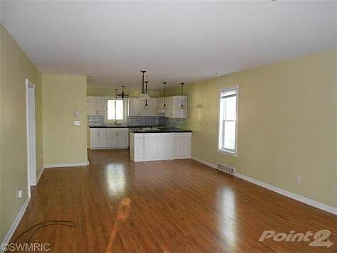 2nd image of 413 N Lewis St