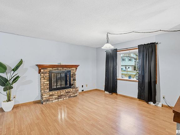 4th image of 338 Benton St