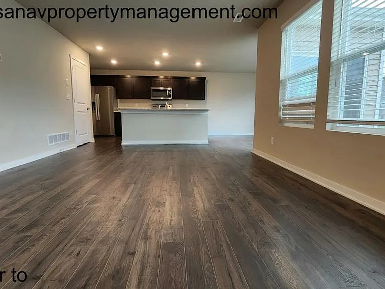 4202 NW Linwood Dr — Photo 8