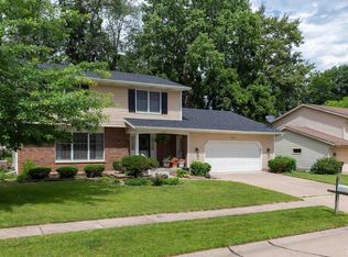 3607 75th St, Moline, IL 61265