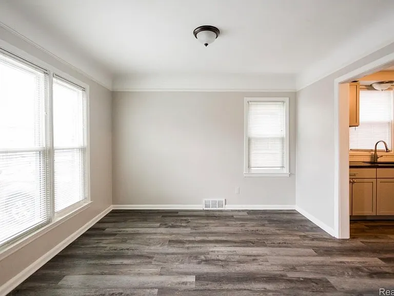 17136 Birchcrest Dr — Photo 3