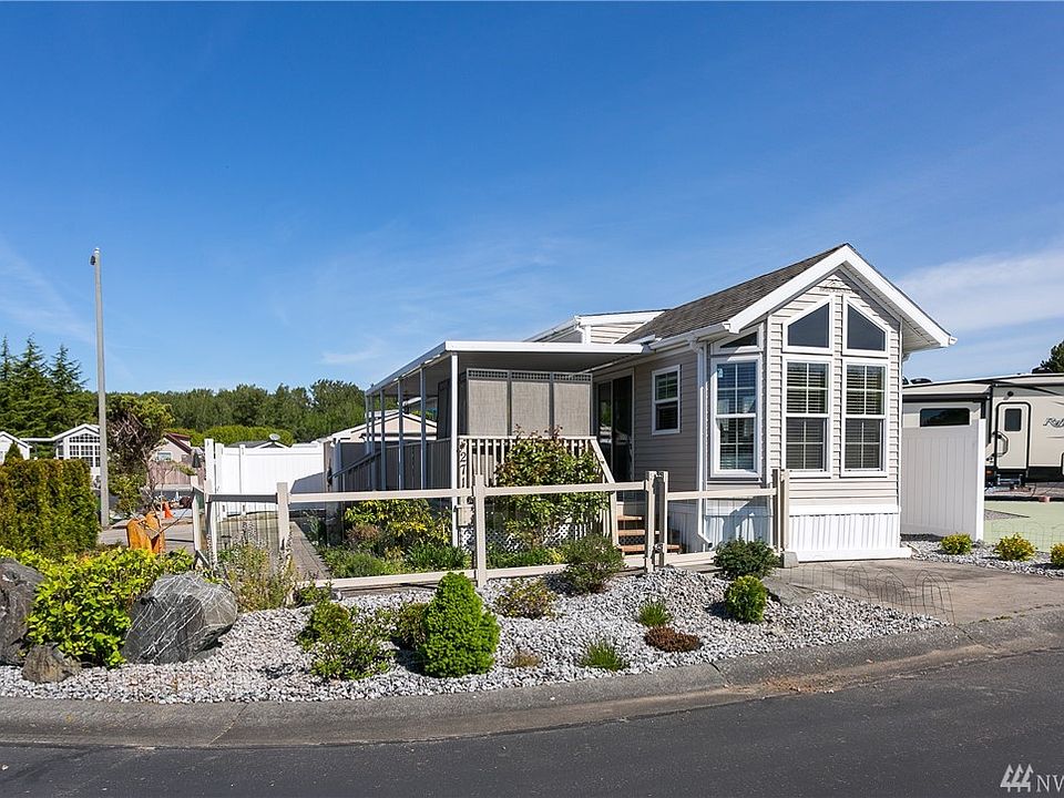 Welcome to your beach living lifestyle! 