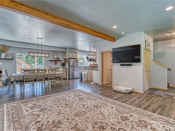 5th image of 6662 Wellington Ln NE