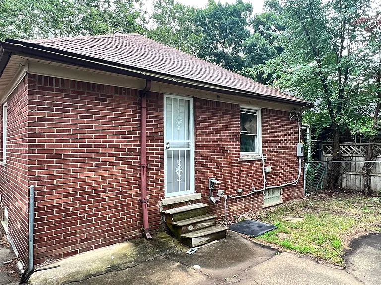 20261 Glastonbury Rd — Photo 14
