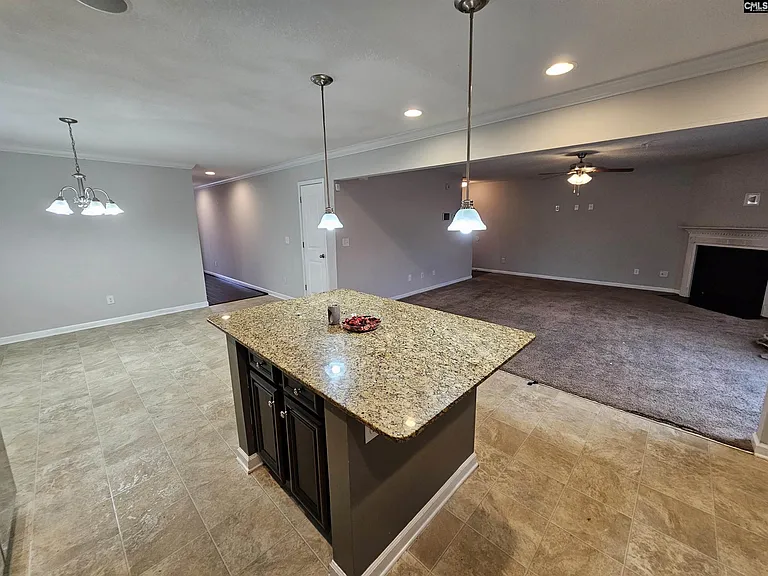 940 Yarrow Ln — Photo 7