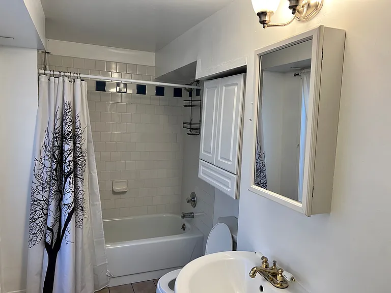 2807 Bush St — Photo 4