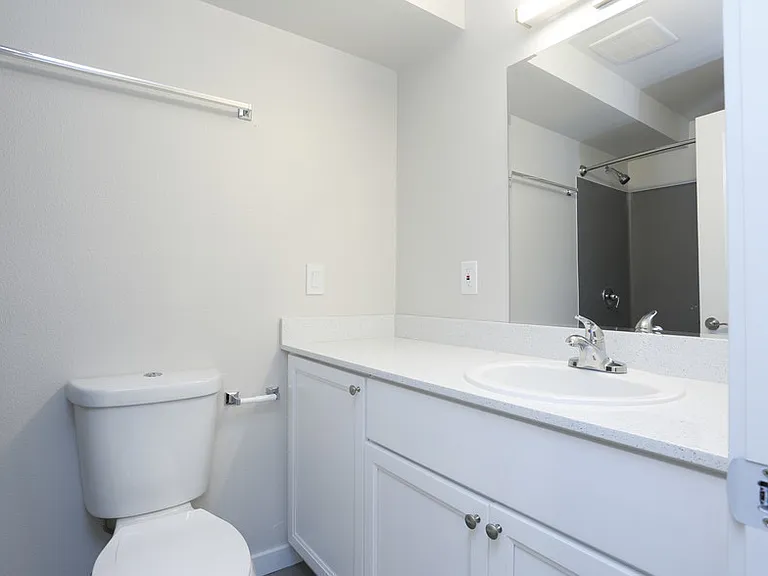 Azure Apartments — Photo 6