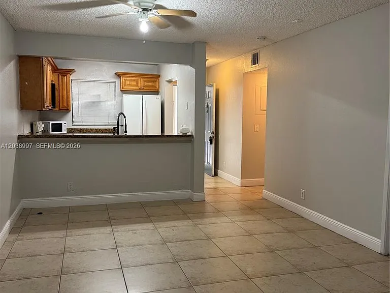 1465 Lake Crystal Dr #A — Photo 1