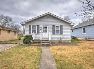 225 N Shelby St, Moweaqua, IL 62550