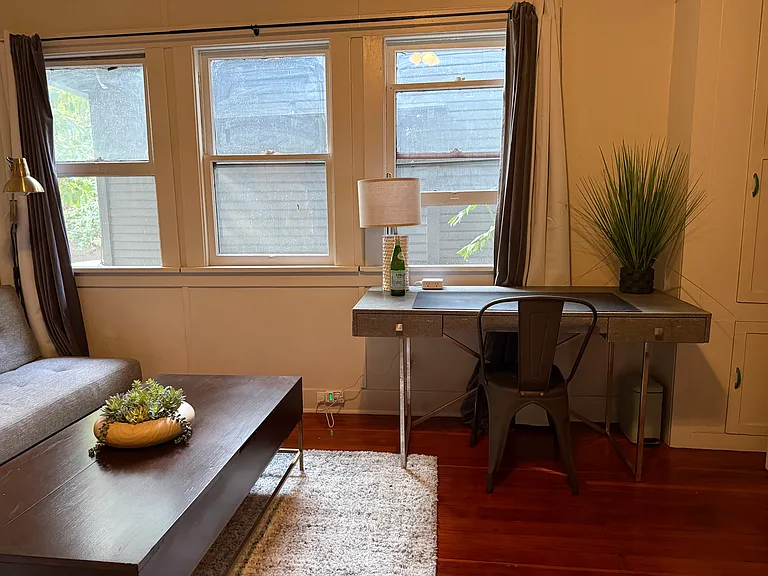 826 S Burlington Ave #4 — Photo 12