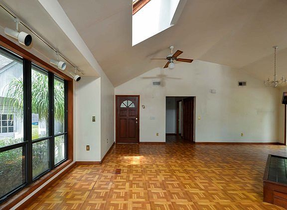 3rd image of 10150 Southwood Ct