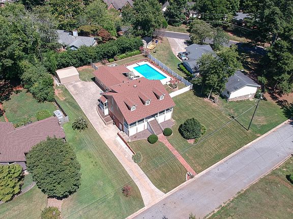 4th image of 2476 Highland Dr SE