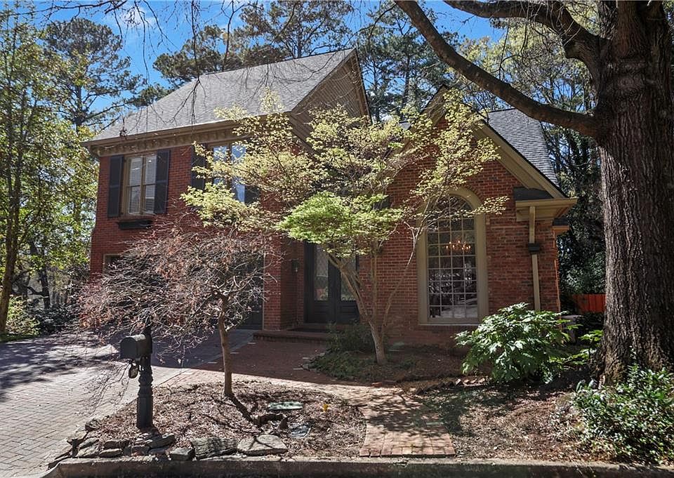 1st image of 1097 Sheridan Park NE