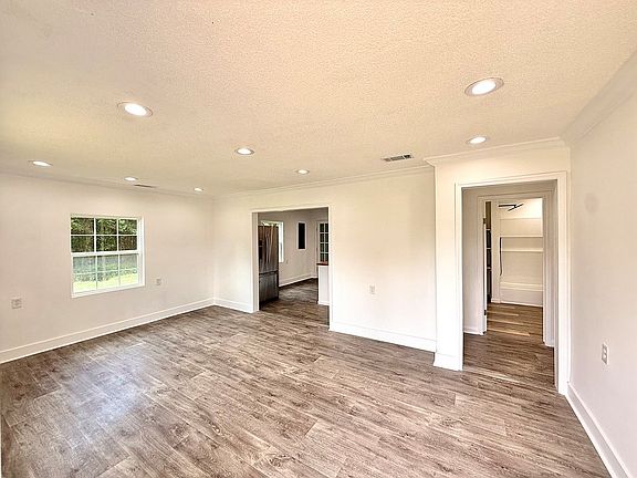 3rd image of 603 8th St SW