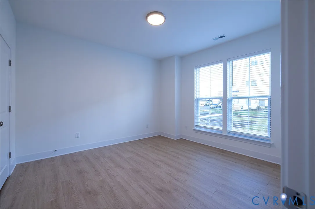 4 bed, 3.5 bath, 2438 sqft, $2,750 — Photo 3