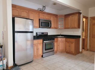 36 Scholes St APT 3B, Brooklyn, NY 11206