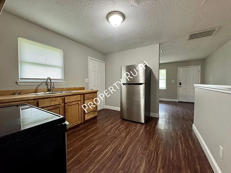 6303 Walden Ave #B — Photo 7