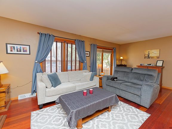 2nd image of 46 Brenden Ct