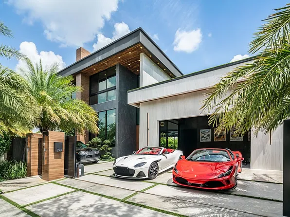 744 Middle River Dr, Fort Lauderdale, FL 33304