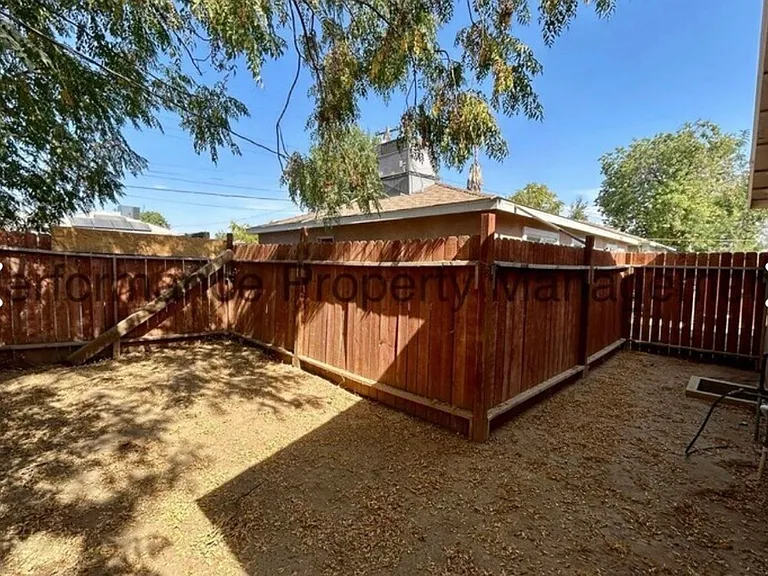 906 Wilson Ave #B — Photo 4