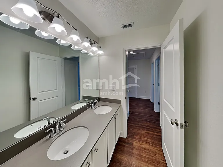 1103 Walden Pond Dr — Photo 21