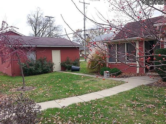 2nd image of 231 2nd St NE
