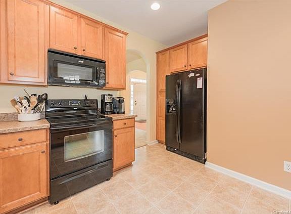 4th image of 4272 Wiregrass Dr