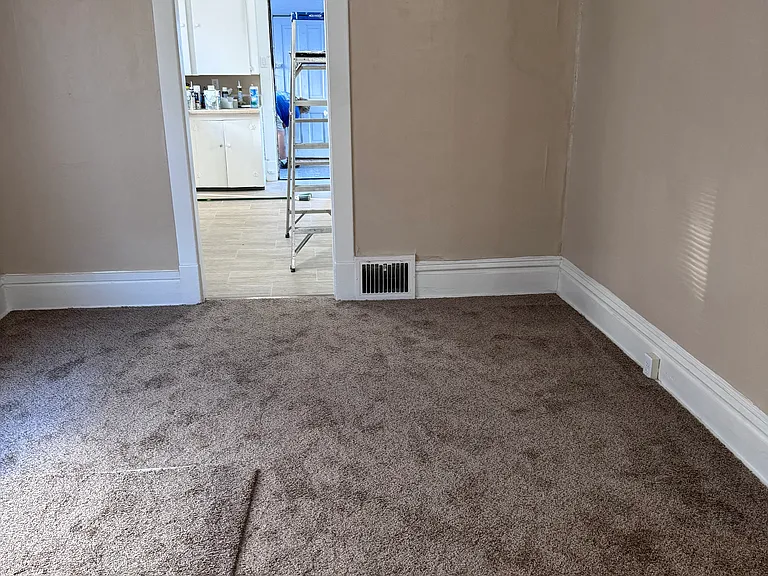 204 W 15th St — Photo 3