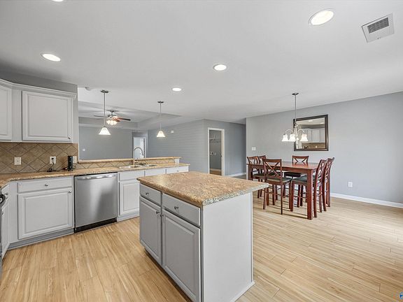 5th image of 156 Gardengate Dr
