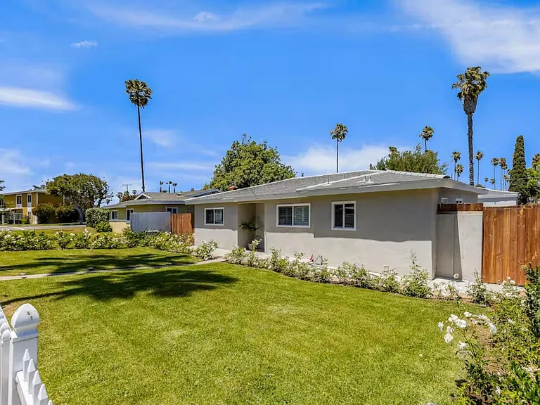 7771 Ellis Ave — Photo 2