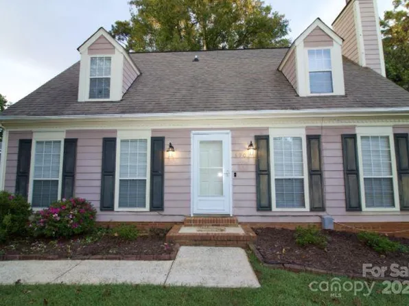 8901 Mackenzie Ct, Charlotte, NC 28227