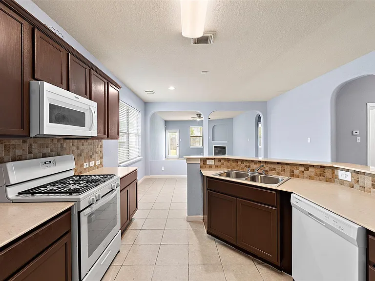 10010 Deer Track Ct — Photo 2